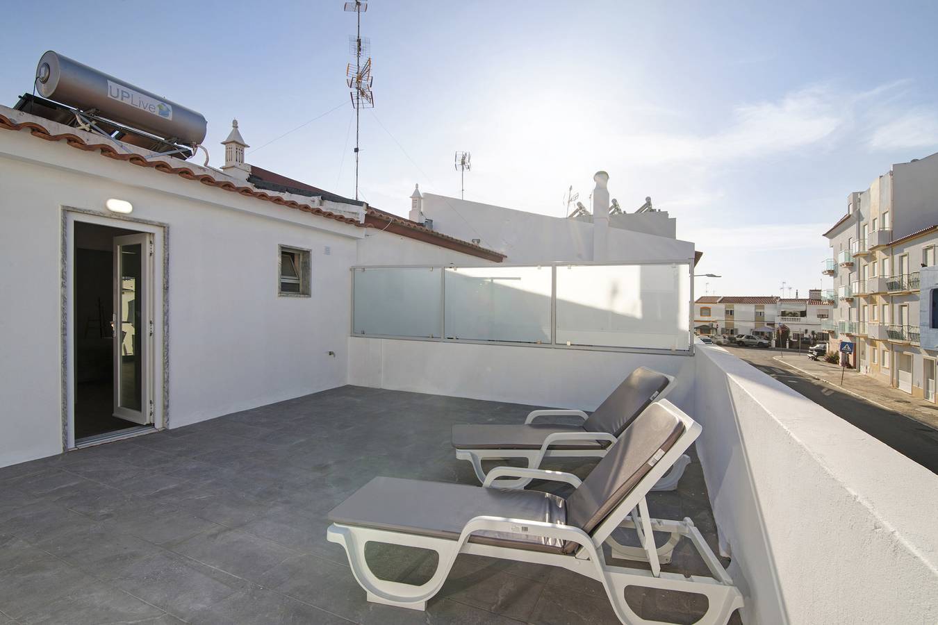 Apartamento inteiro, Apartamento "Telmus Villa" com vista para o mar, terraço privado e acesso Wi-Fi in Monte Gordo, Distrito de Faro