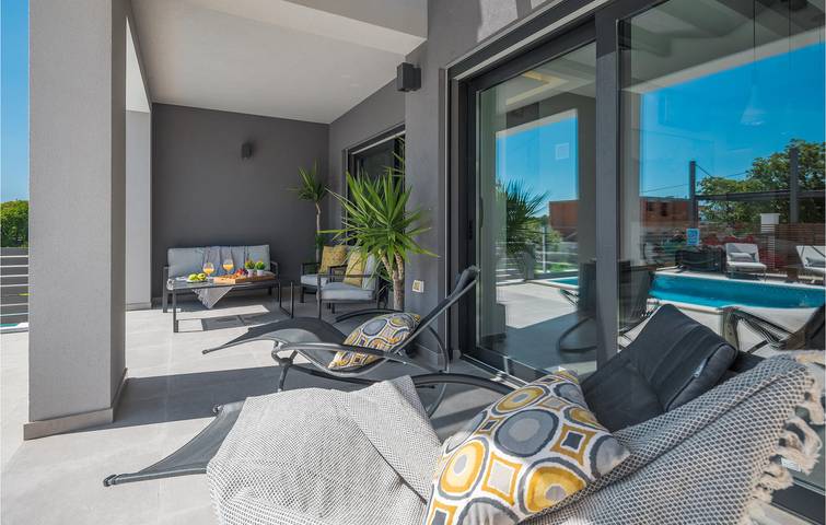 Charmant appartement 1 chambre avec terrasse, à 1,5 km de la plage de Strand Bijeca in Pula-Medulin, Pomer