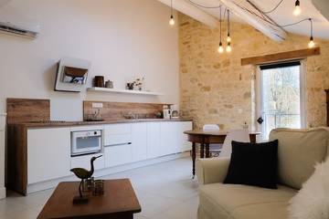 Gîte pour 3 personnes, avec jardin ainsi que balcon et piscine dans La Ceze La Roque Sur Ceze