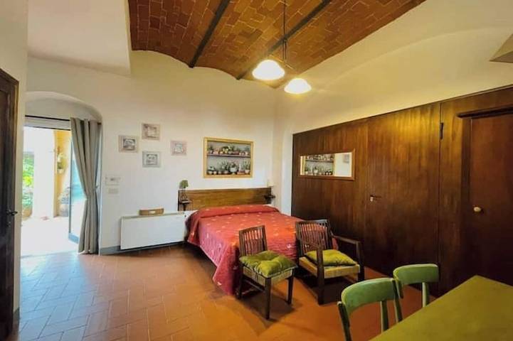 Bilocale nel verde con piscina 7 km da Firenze in Fiesole, Valdarno