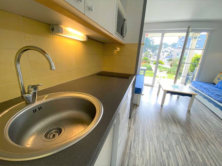 Gîte pour 4 personnes, avec terrasse ainsi que piscine et jardin dans Cap Coz - 4