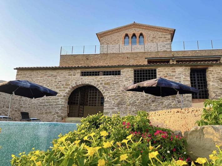 Chalet para 2 personas, con Balcón y Terraza además de Jacuzzi y Jardín en Segarra