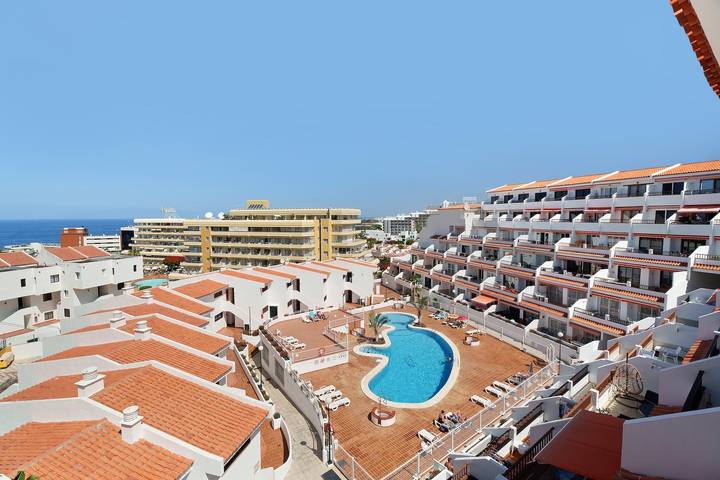 Vacation Home "3 Bedrooms with Views" with Shared Pool & Wi-Fi in Playa Puerto Colón, Adeje