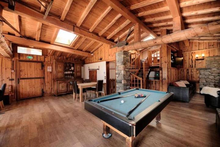 Gîte pour 25 personnes, avec Balcon et Jacuzzi ainsi que Terrasse et Jardin dans Station de Montchavin les Coches - 3