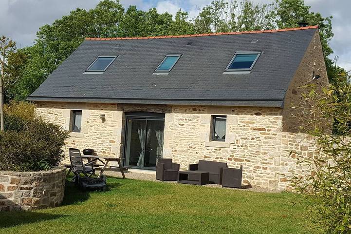 Maison de vacances pour 4 personnes, avec piscine ainsi que jardin et terrasse à Plonéour-Lanvern