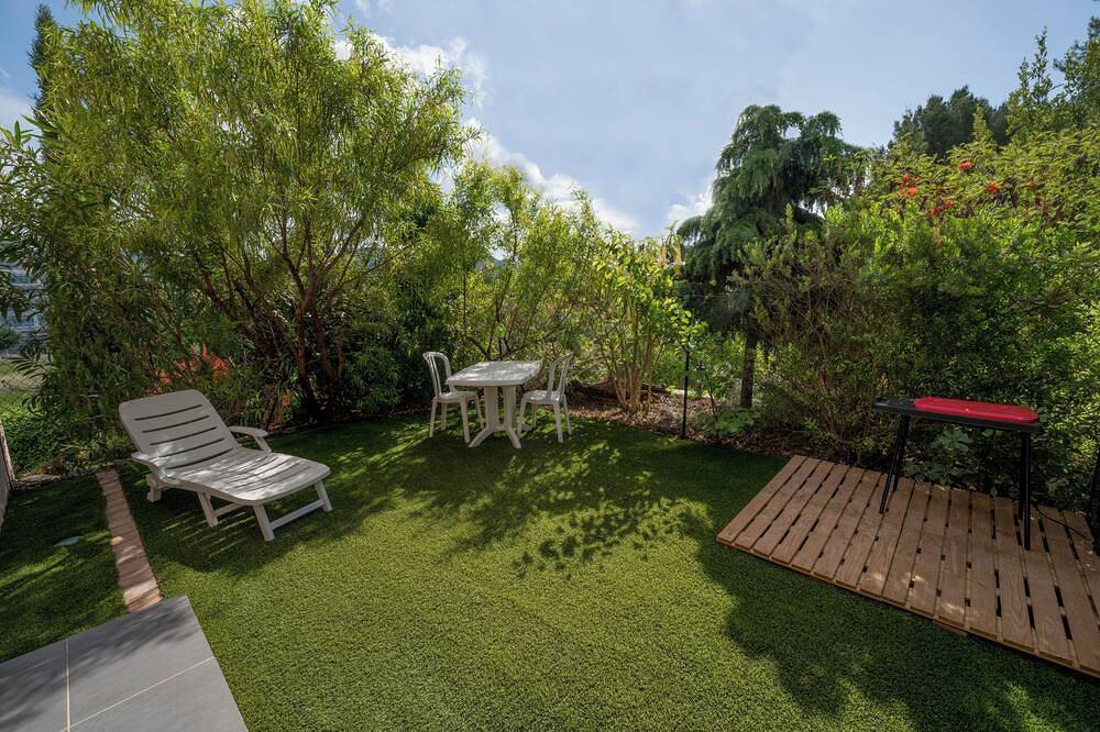 Entire apartment, T2 40m2 Ollioules, la Nature, à 10 Mins des Plages in Ollioules, Toulon region