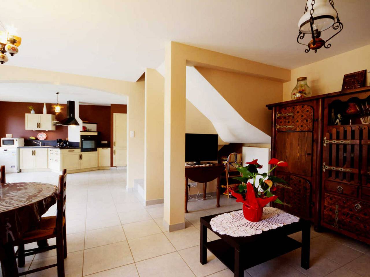 Gîte de Charme en Pierre avec Poêle à Bois, Grand Terrain in Saint-Nizier-de-Fornas, Montbrison