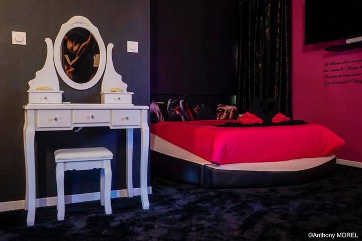 Chambre d’hôte pour 2 personnes, avec jacuzzi ainsi que jardin et piscine à Cabannes - 2