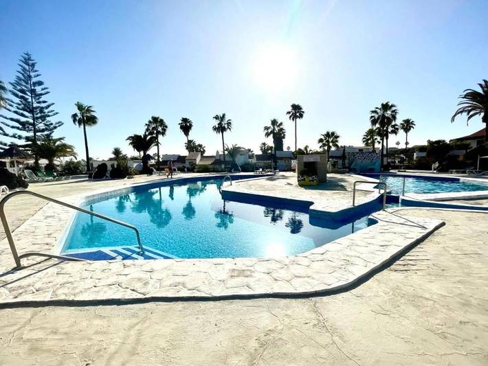 Camping para 4 personas, con terraza además de jardín y piscina en Tenerife Sur