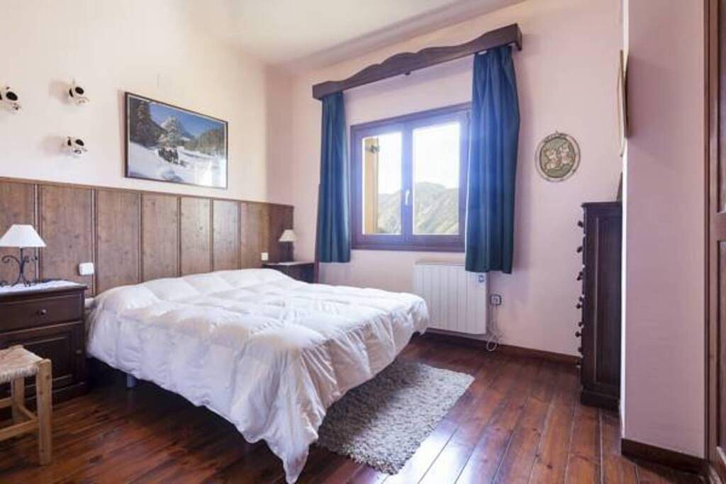 Entire apartment, Holiday apartment for 8 people with balcony/terrace in Baqueira, Naut Aran