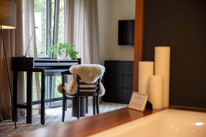 Hotel für 2 Personen, mit Terrasse und Garten sowie Seeblick und Ausblick in Rheinebene - 3