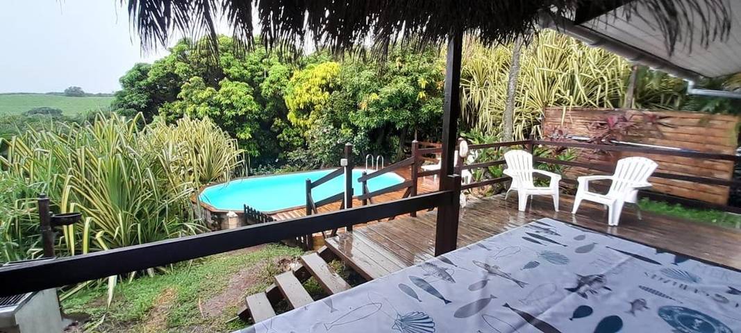 Location de vacances pour 2 personnes, avec vue ainsi que jardin et piscine, animaux acceptés à Le François - 3