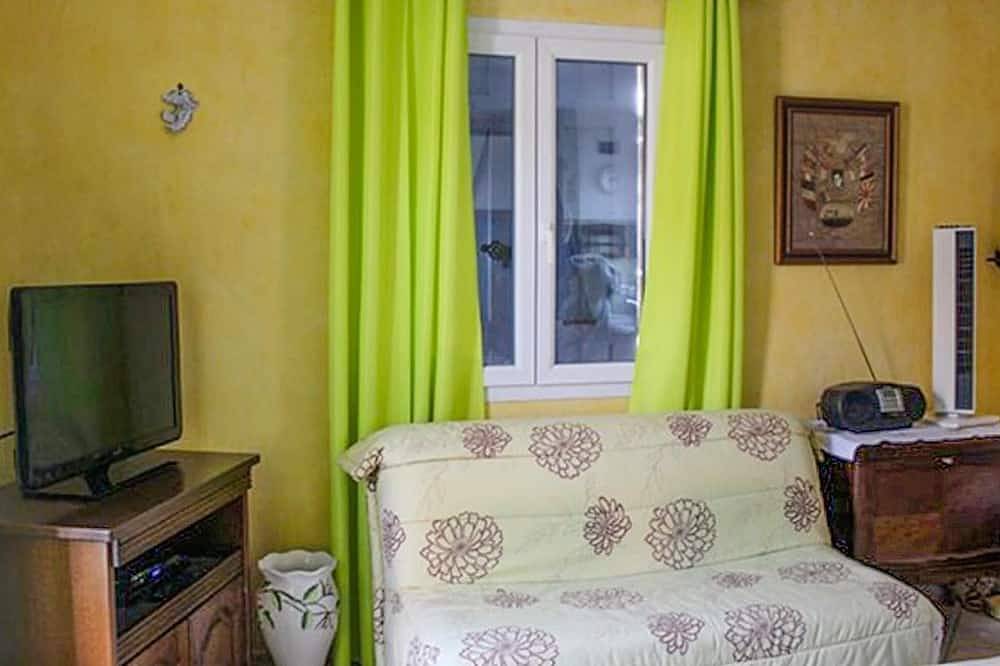 Gorgeous home in Senas in Sénas, Arles region