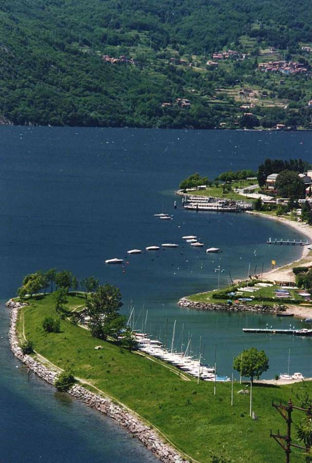 Villa Golden Lake 1 - just few steps from the lake in Dervio, Alpi Orobie Occidentali