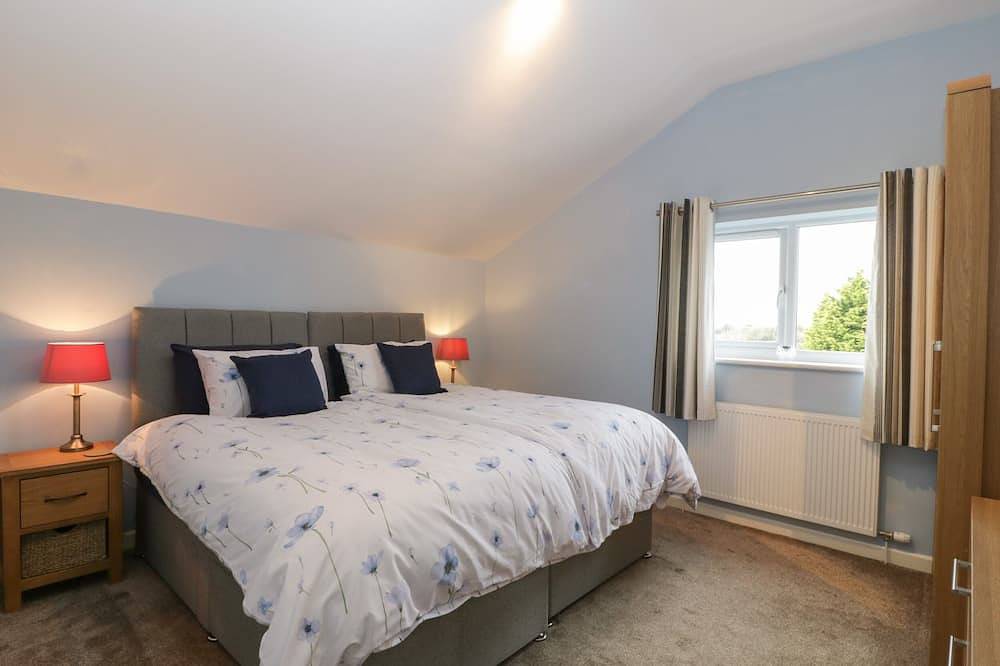 The Cider Shed, family friendly, country holiday cottage in Winscombe in Shipham, Somerset