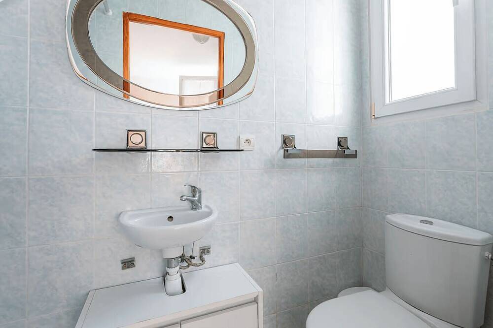 Entire apartment, Air conditioned studio close to free parking, shopings and beaches in Carqueiranne, Mediterranean Coast (France)