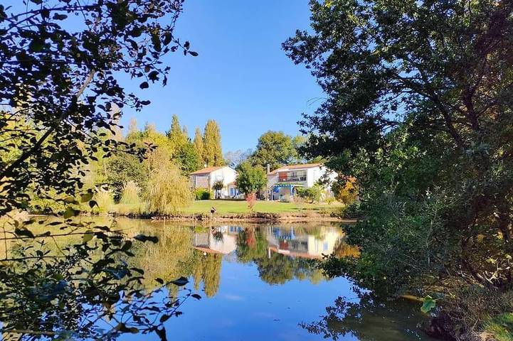Gîte pour 4 personnes, avec piscine et jardin, animaux acceptés à Saint-Avaugourd-des-Landes