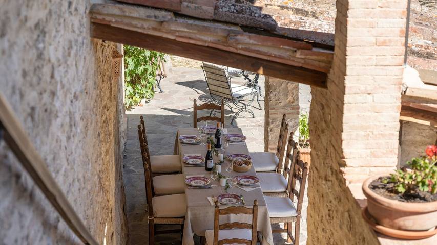 Casale del Timignano, Private Villa with Huge Garden and Pool in Colle di Val d'Elsa, Province de Sienne