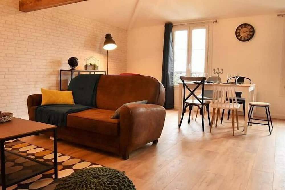 Entire apartment, Le Toit D'Auvers - 2nd floor in Auvers-sur-Oise, Vexin Français Regional Natural Park