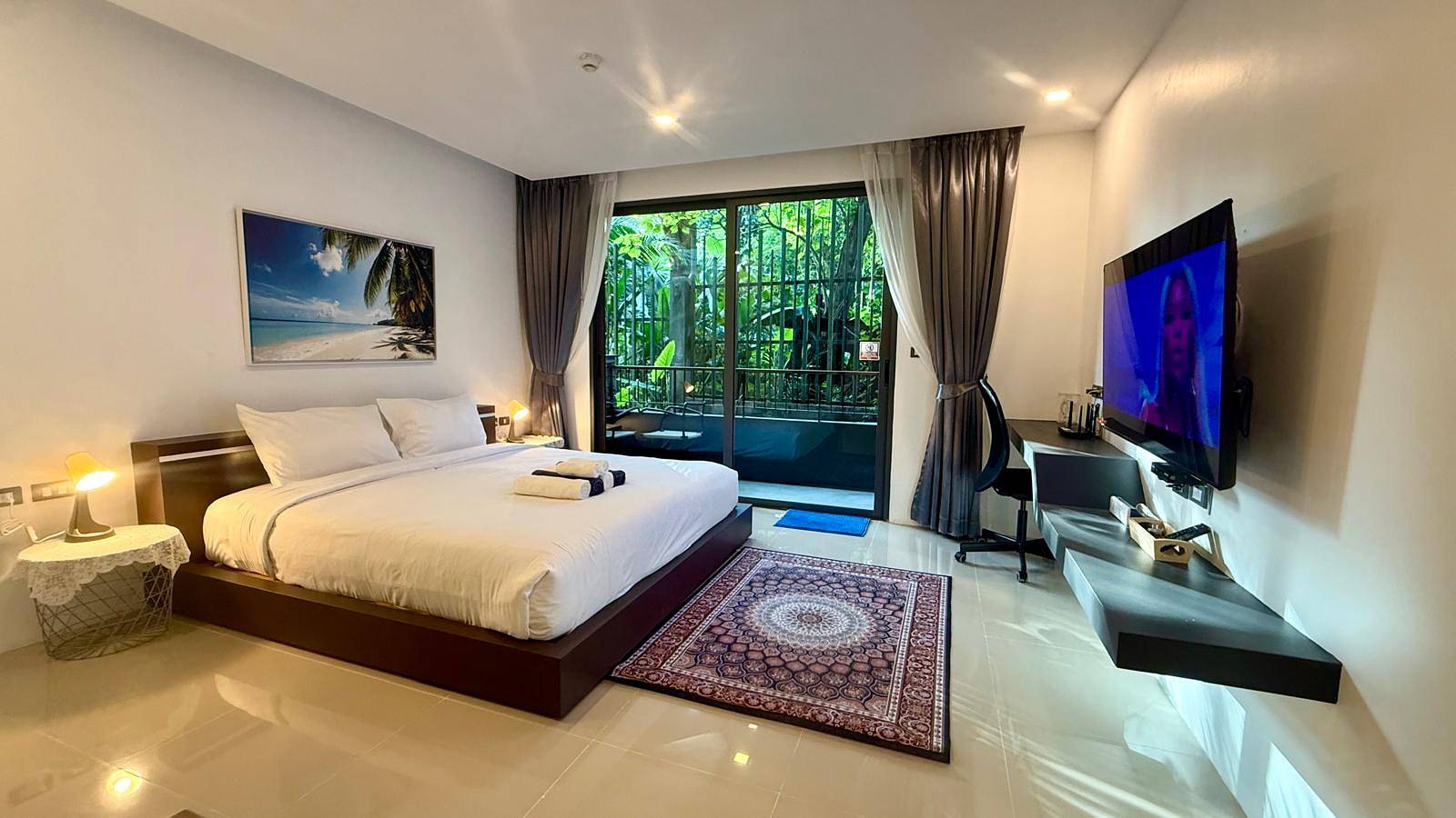 Ganze Wohnung, Emerald 312A – Studio mit Balkon und Gemeinschaftspool in Patong Beach, Phuket