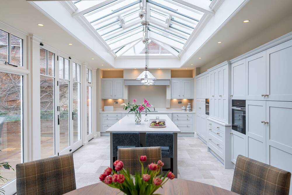 A spacious and grand Georgian house for 8 in central Chichester with parking. in Chichester, West Sussex