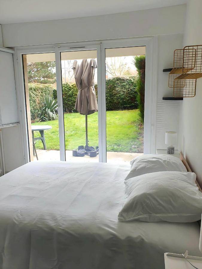 Appartement entier, One-Bedroom Apartment in Chaville, Hauts-de-Seine