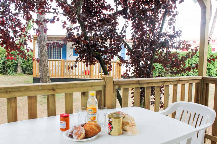 Casa móvil con aire acondicionado, terraza y piscina in Lido di Jesolo, Cavallino-Treporti