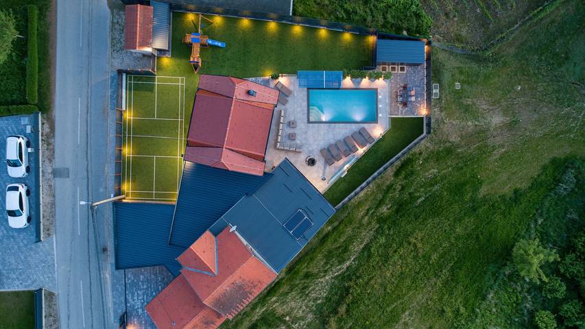 Ferienhaus für 10 Personen, mit Garten und Whirlpool sowie Terrasse und Sauna
