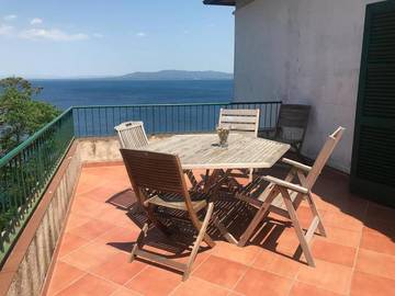 Ferienwohnung für 4 Personen, mit Ausblick und Terrasse sowie Garten in Porto Santo Stefano