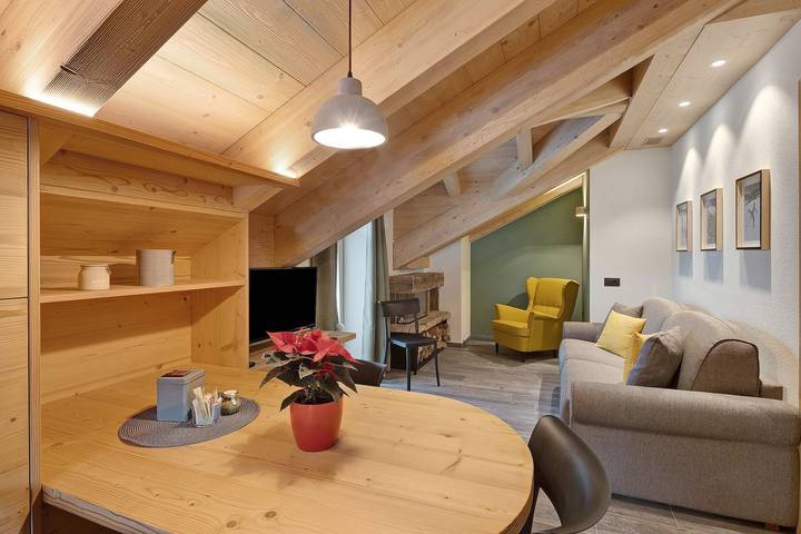 Apartamento entero, Apartamento "Gemma Rosina's Home" con vistas a la montaña, balcón y Wi-Fi in Livigno (Town), Livigno