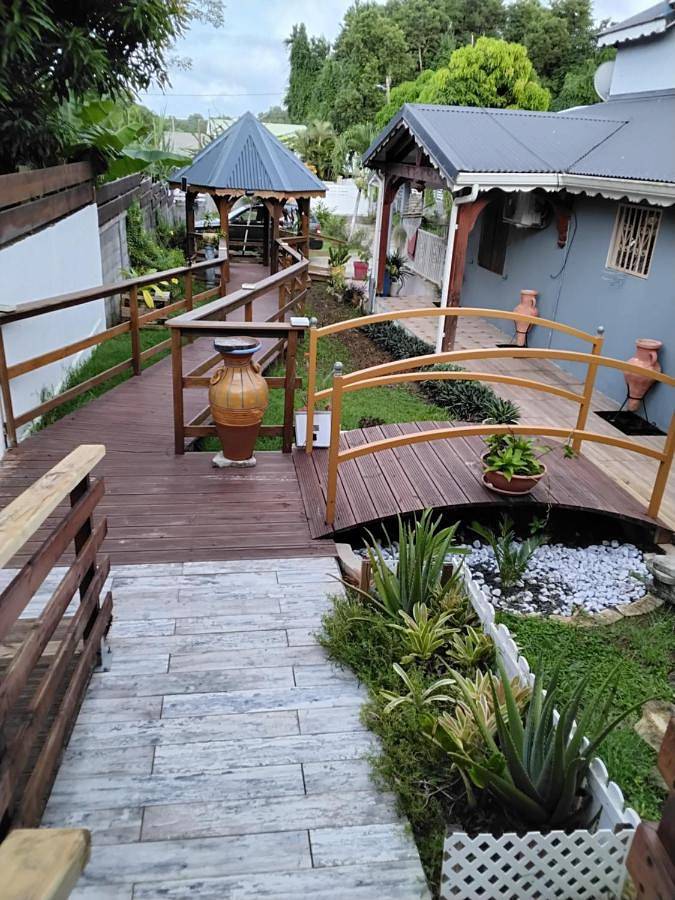 Location de vacances pour 2 personnes, avec jardin et vue à Les Abymes - 3