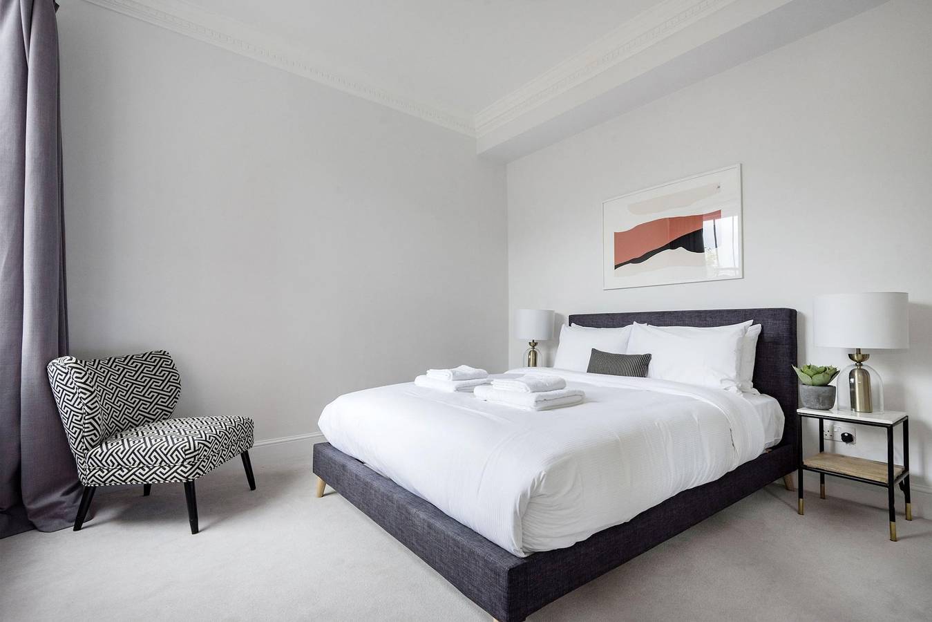 Entire apartment, The Cadogan Suite next to Sloane Square in Kensington and Chelsea, London