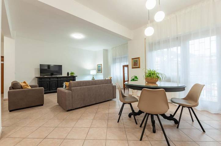 Apartament wakacyjny dla 6 osób, z Balkon i Taras oraz Widok w Lido di Ostia