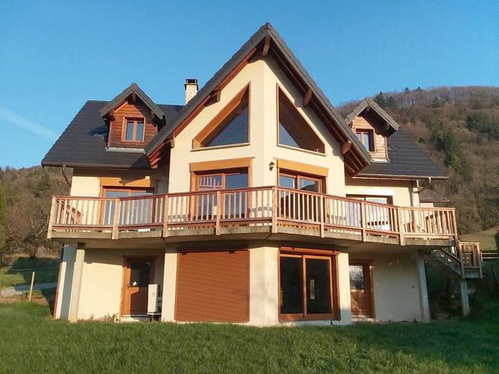 Gîte pour 9 personnes, avec Balcon et Jacuzzi ainsi que Terrasse et Jardin à Saint-Pierre-de-Soucy