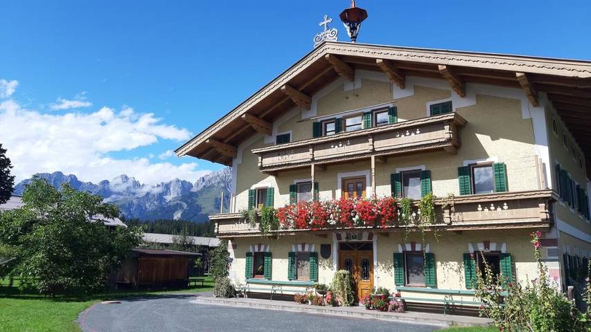 Chambre d’hôte pour 4 personnes, avec Terrasse ainsi que Jardin et Vue dans St Johann in Tirol