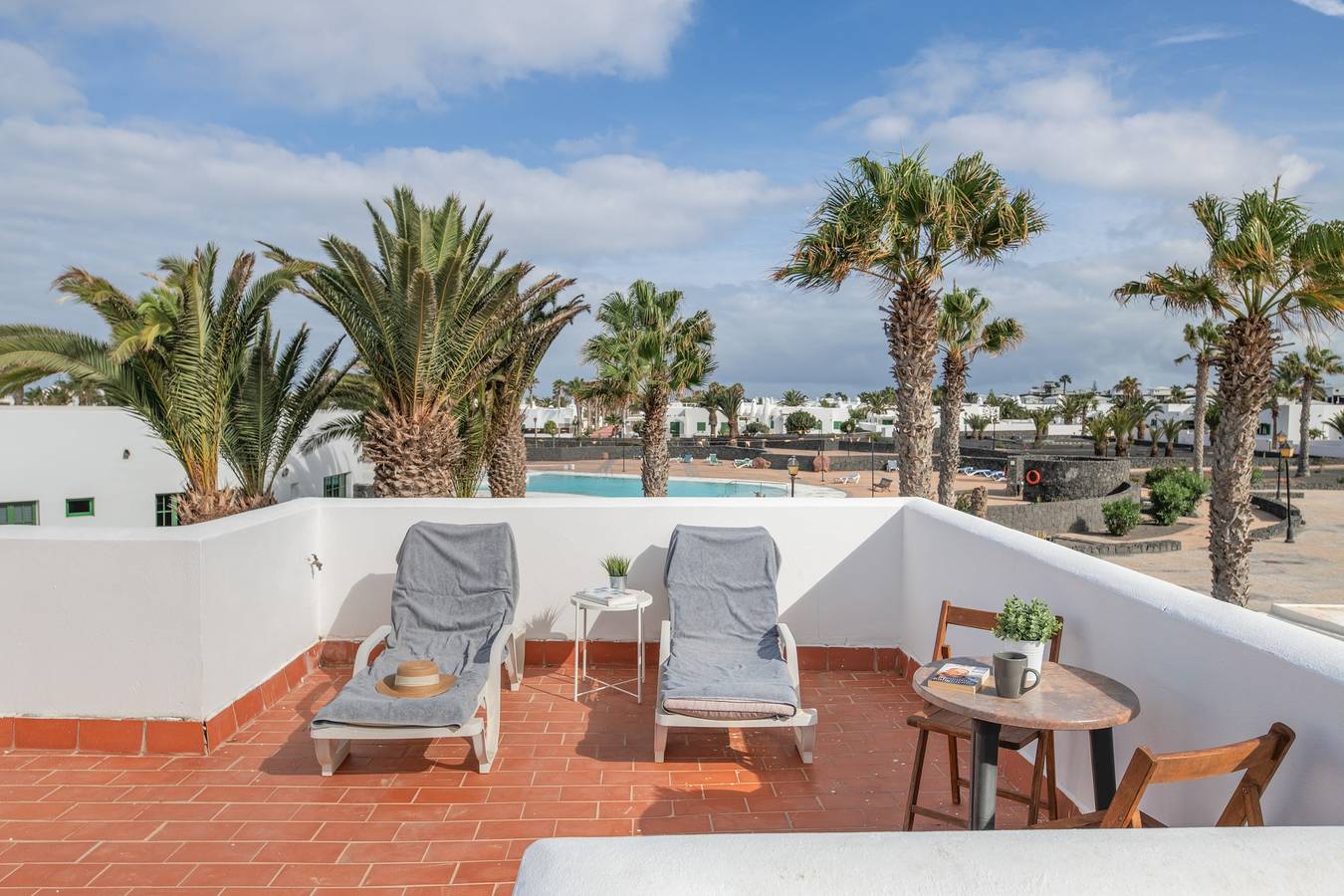 Entire apartment, Vacation Apartment 'Loft Valentina 2' with Shared Pool, Shared Terrace and Wi-Fi in Montaña Roja, Yaiza