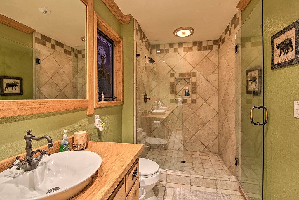 Neu! Ganzjährig geöffnete Mtn Lodge - Wandern, Skifahren, Schwimmen, Fischen! in Big Bear Lake, San Bernardino County