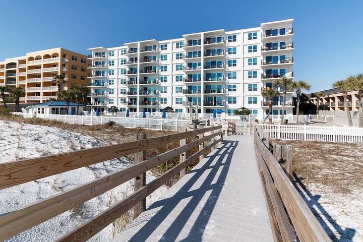 Vacation rental for 6 people, with pool and hot tub as well as balcony in Okaloosa Island