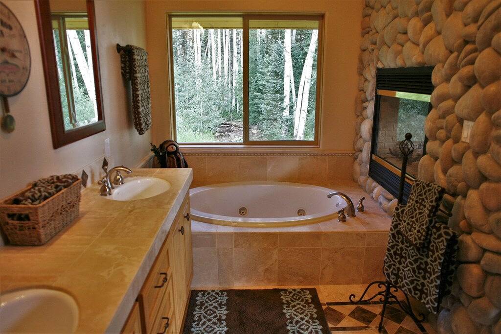 Wunderschönes Haus mit Whirlpool und privatem Teich, nur 3 km vom Skigebiet Purgatory entfernt in Purgatory
