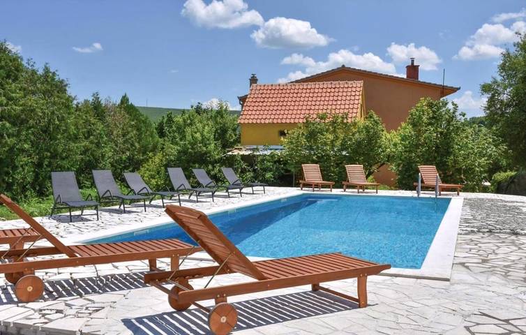 Smještaj za odmor za 2 osoba, s Bazen u Trilj (Dalmacija)