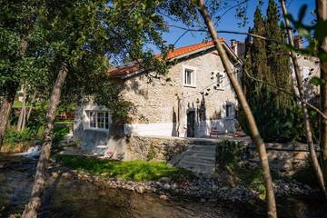 Gîte pour 4 personnes, avec vue et terrasse à Serres-sur-Arget