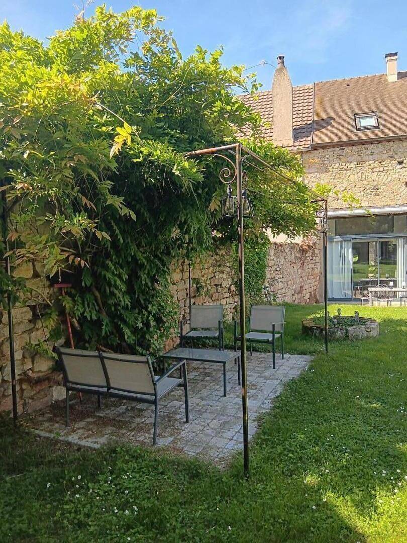 Gîte für 8 Personen mit Terrasse in Saint-Émiland, Autun und Umgebung
