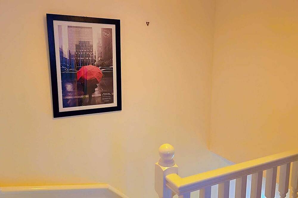 Experience Comfort and Style at Our Modern Luxury 3-Bedroom Guesthouse in Wigan\" in Wigan, Greater Manchester