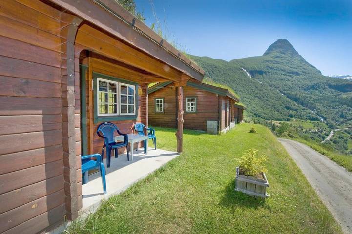 Privatzimmer für 2 Personen, mit Terrasse und Garten sowie Ausblick in Geirangerfjord