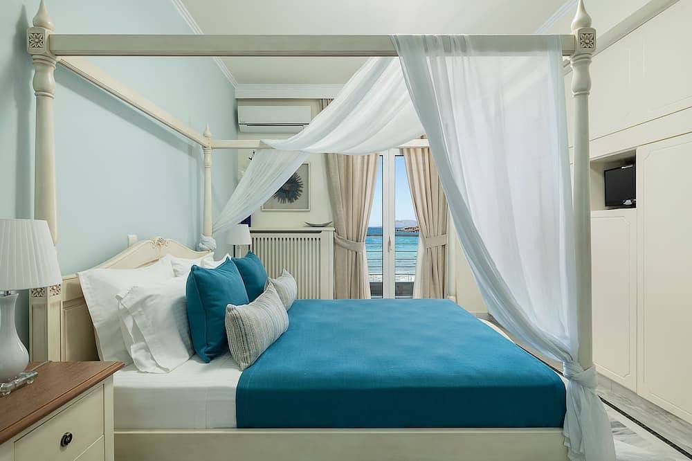 Apartamento entero, Casa ecléctica de 3 dormitorios frente al mar. in Agioi Apostoli, Region de Chania