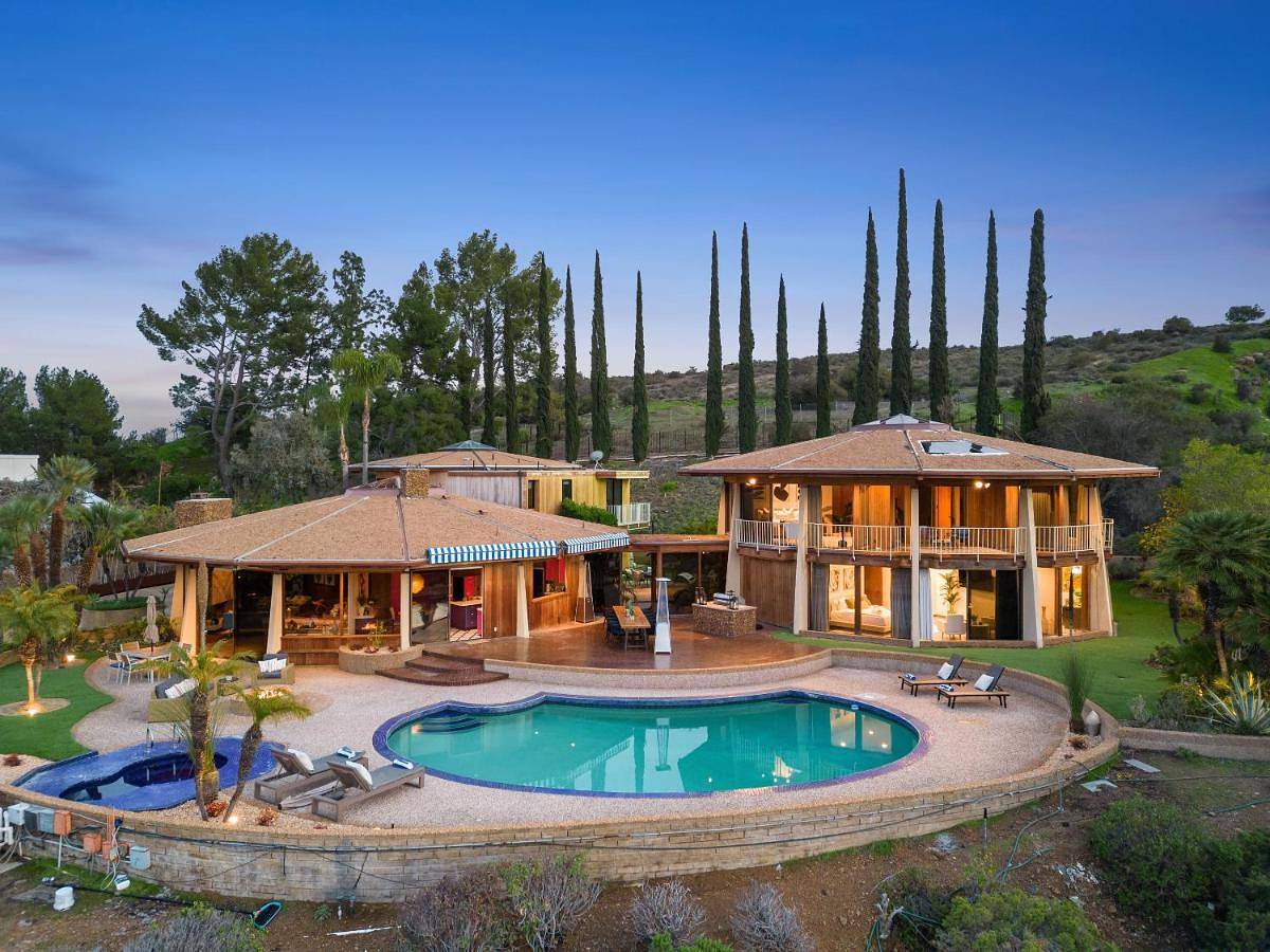 Via Vallarta in Los Angeles, San Fernando Valley