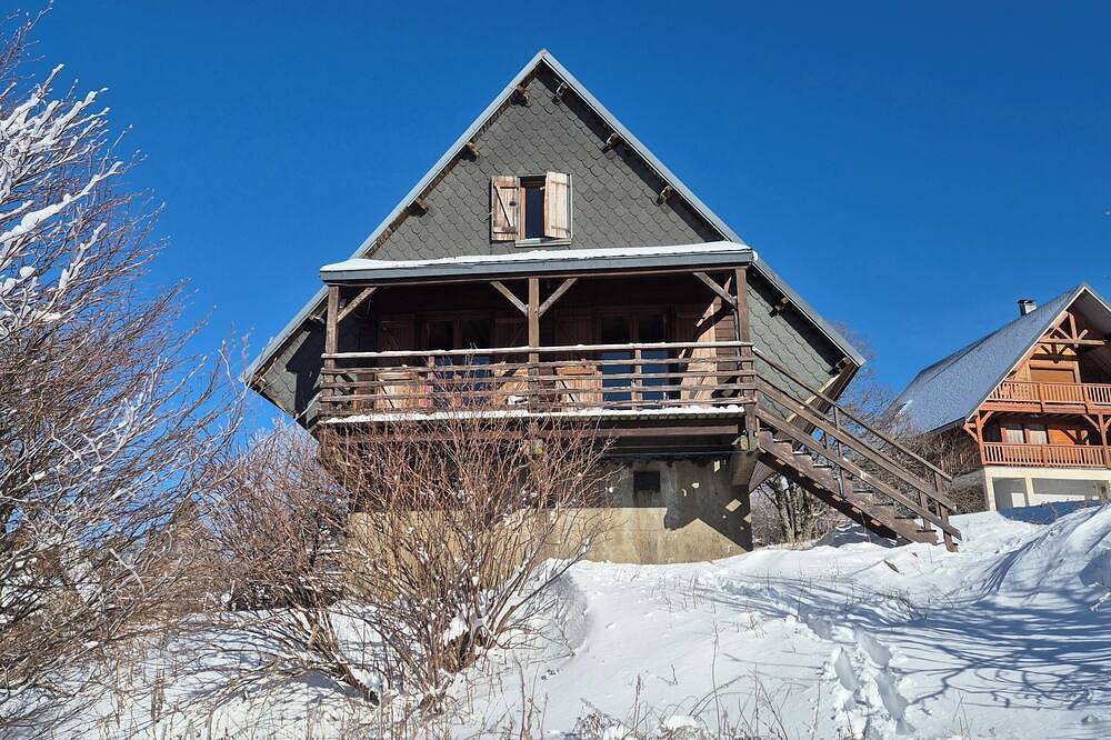 Family chalet overlooking the Auvergne mountains in Chastreix-Sancy, Chastreix