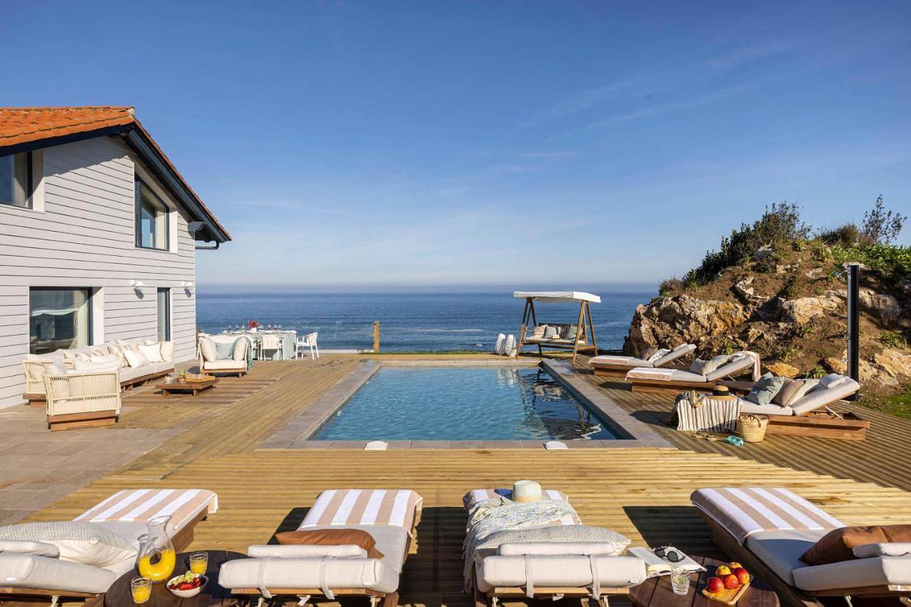 Wishome - Espectacular casa con piscina y vistas al mar y la montaña, a 5 minutos a pie de la playa in Playa de Amió, Val de San Vicente