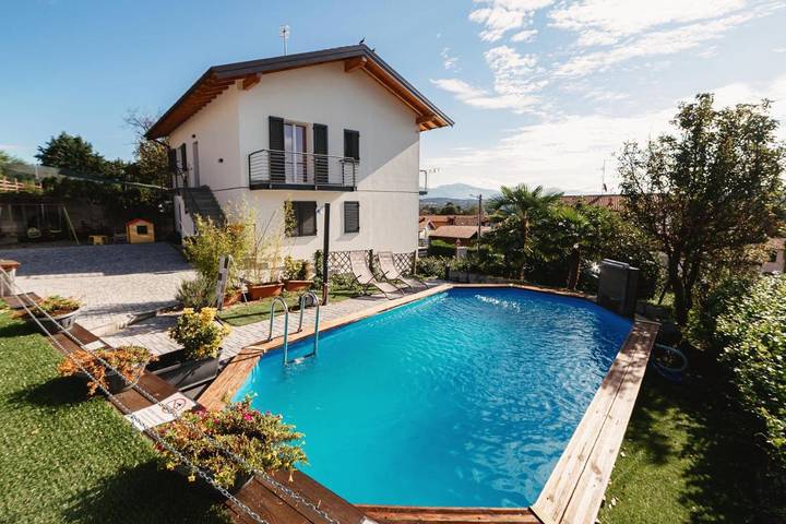 Appartamento per 2 persone, con Balcone e Terrazza nonché Giardino e Piscina a Arcisate