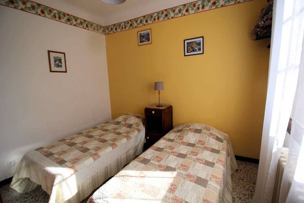 Holiday home in Saint-Didier, private pool, intimate settin, pets admitted(1). in Saint-Didier, Parc naturel régional du Mont-Ventoux
